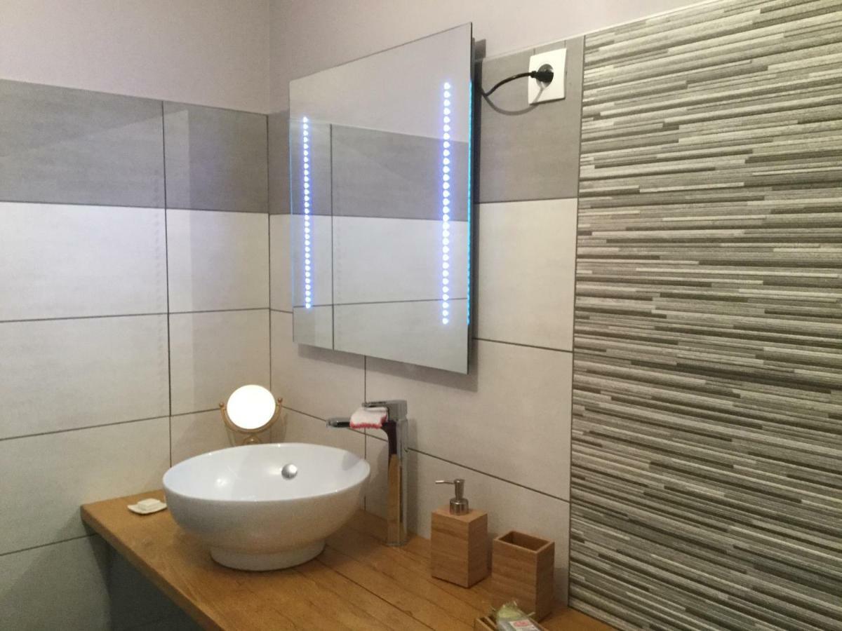 Maison Moyenne Montagne Hotel Saint-Pierre-d'Allevard ภายนอก รูปภาพ